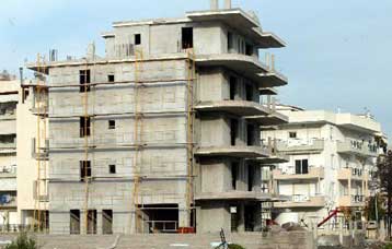 Υποχώρησε η οικοδομική δραστηριότητα στο δεκάμηνο του 2004