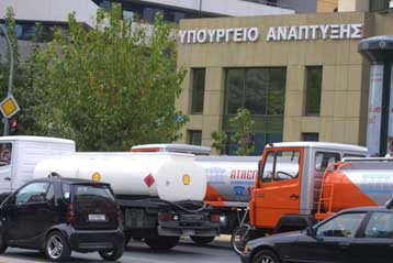 Λαθρεμπόριο υγρών καυσίμων ύψους 1,5 δισ. ευρώ καταγγέλλουν οι βενζινοπώλες και ξεκινούν απεργίες