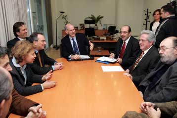 Τις αντιρρήσεις της για το «βασικό μέτοχο» εξέφρασε η ΕΣΗΕΑ στον Γ.Παπανδρέου