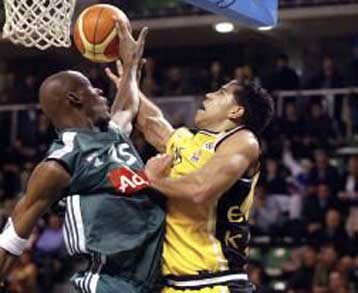 Παραμένει σε τροχιά πρόκρισης η ΑΕΚ, 73-69 την Βιλερμπάν-Εκτός πορείας ο Ολυμπιακός