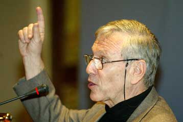 Λύση δύο εθνών για Ισραήλ και Παλαιστίνη προτείνει ο Αμος Όζ από τη Θεσσαλονίκη