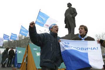 Αναγνωρίζει οριστικά την ήττα του στις ουκρανικές εκλογές ο Βίκτορ Γιανούκοβιτς