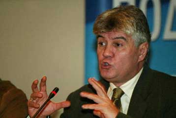 Στάσιμη η πρόθεση της Ελλάδας για την ανάλειψη του EURO 2012 καταγγέλλει ο Γκαγκάτσης