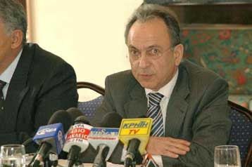 Δεν υφίσταται θέμα απελευθέρωσης του ωραρίου, διευκρινίζει ο Δ.Σιούφας