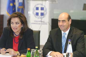 Το καμμένο περιπολικό προκάλεσε σύγκρουση μεταξύ Ντ.Μπακογιάννη και Γ.Βουλγαράκη