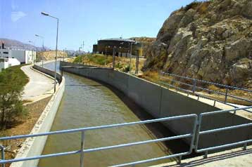 Παρέμβαση εισαγγελέα για τη μόλυνση του Σαρωνικού από λύματα στην Ψυττάλεια