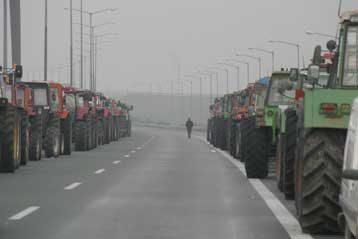 Προς τα Τέμπη κατεβαίνουν τη Δευτέρα οι αγρότες της Θεσσαλίας