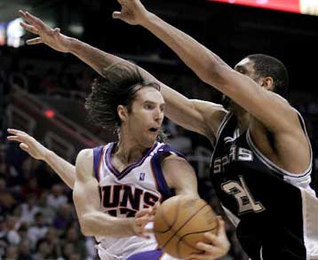 Σόου Τζινόμπιλι και νίκη των Σπερς επί των Σανς