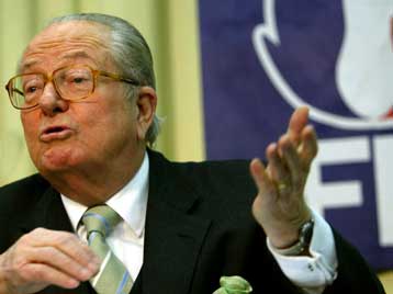 Επεισόδια στον πεζόδρομο της Κοραή, με αφορμή εκδήλωση του Ζαν Μαρί Λεπέν