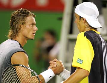 Ένταση σε αγώνα τένις-Ο Αργεντίνος Τσέλα φέρεται να έφτυσε τον Χιούιτ στην Μελβούρνη