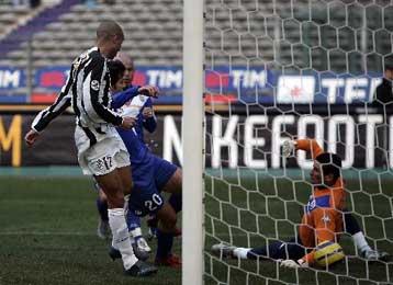 Aπώλεια-σοκ για τη Μίλαν, κερδισμένη η Γιουβέντους