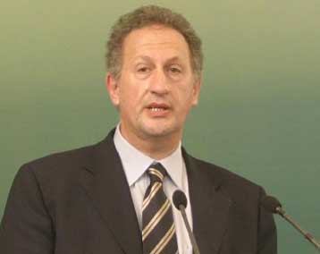 Το ΠΑΣΟΚ θα καταργήσει το νόμο για το «βασικό μέτοχο», δηλώνει ο Κ.Σκανδαλίδης