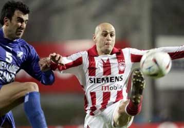 Πέντε τραυματίες οι… παράπλευρες απώλειες του ματς στην Καλλιθέα για τον Ολυμπιακό