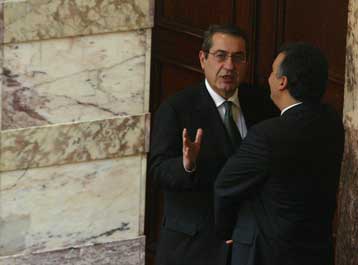 Κεφαλογιάννης κατά ΠΑΣΟΚ και εφοπλιστών σε τεταμένη συζήτηση στη Βουλή