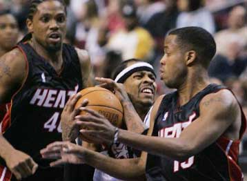 Με πρωταγωνιστή τον Αϊβερσον νίκη των Σίξερς στην Φιλαδέλφεια