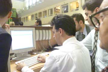 Το 10,5% των φορολογουμένων δεν δήλωσε την επιχειρηματική αμοιβή που έλαβε το 2003