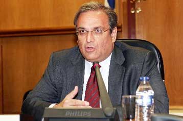 Eπίλυση των εκκρεμοτήτων του εμπορίου μαζί με το ωράριο ζητά η ΕΣΕΕ