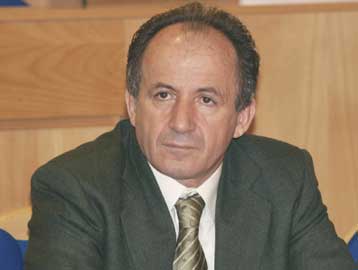 Δεν ενδιαφέρεται -προς το παρόν- ο Χρ.Πολυζωγόπουλος για τη θέση γραμματέα του ΠΑΣΟΚ