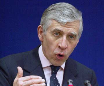 Νομοσχέδιο για να τεθεί το Ευρωσύνταγμα σε δημοψήφισμα παρουσιάζει το Λονδίνο