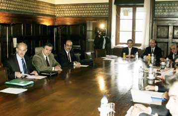 Να γίνονται επωνύμως οι δηλώσεις εξ ονόματος του ζητά ο Γ.Παπανδρέου