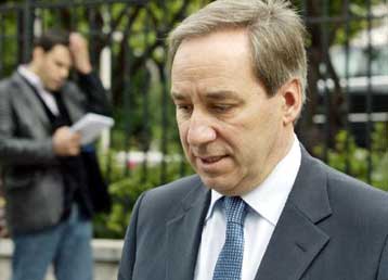 «Χαμένη χρονιά το 2004» για την ελληνική οικονομία, τονίζει η Κομισιόν