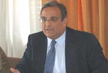 Με ανάκληση αδειών απειλεί το ΥΠΑΝ τις ασφαλιστικές εταιρείες του κλάδου αυτοκινήτου