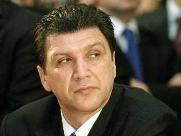 Ερώτηση ΠΑΣΟΚ προς Καραμανλή για την αδράνεια στο θέμα ανάληψης του EURO 2012