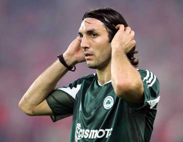 Υποδοχή ήρωα του Κυργιάκου από τους Ρέιντζερς, το Σάββατο ντεμπούτο στο Αϊμπροξ