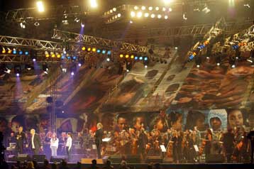 Κατάμεστο το ΟΑΚΑ στη συναυλία αγάπης για τους πληγέντες της ΝΑ Ασίας