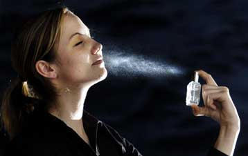 Σπρέι με φερομόνη «τραβά» τους άντρες από τη μύτη