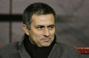 Ο Μουρίνιο κέρασε… φαρμάκι και κρασί τον Φέργκιουσον για τα γενέθλιά του