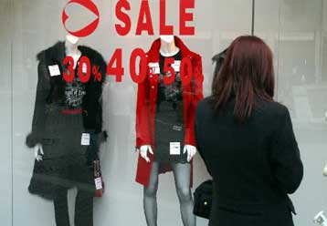 Στις εκπτώσεις εναποθέτουν τις ελπίδες τους οι έμποροι για την αύξηση του τζίρου