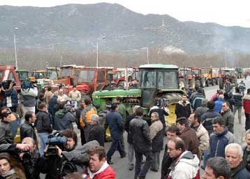 Ανοιξε το μπλόκο των αγροτών στα Τέμπη – Ποια είναι τα επόμενα βήματα