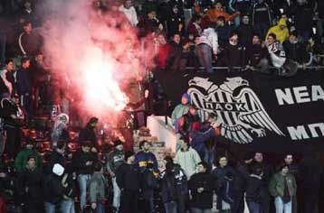 Επτά άτομα συνελήφθησαν έξω από το σπίτι του προέδρου της ΠΑΕ ΠΑΟΚ, Γ. Γούμενου