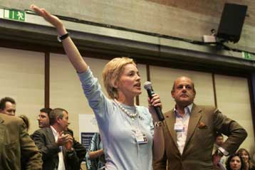 Δωρεές ενός εκατ. δολαρίων απέσπασε η Σάρον Στόουν με «έφοδο» στο Φόρουμ του Νταβός