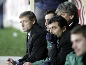 Υποδοχή με έντονες αποδοκιμασίες επεφύλαξαν οπαδοί του ΠΑΟ στην αποστολή