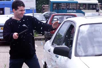 Ηλεκτρονική συσκευή παραβιάζει συναγερμούς αυτοκινήτων