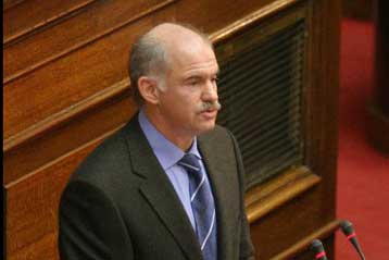 Ο Κ.Καραμανλής επιχειρεί να καθυποτάξει τον Τύπο, υποστηρίζει ο πρόεδρος του ΠΑΣΟΚ