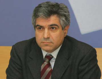 Εξηγήσεις από τον υπουργό Αμυνας ζητά το ΠΑΣΟΚ για καταβολή 3.000 ευρώ σε φαρσέρ