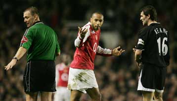 Θρίαμβος της Μάντσεστερ στο «Χάιμπουρι», 4-2 την Αρσεναλ-Η Λίβερπουλ 2-1 την Τσάρλτον