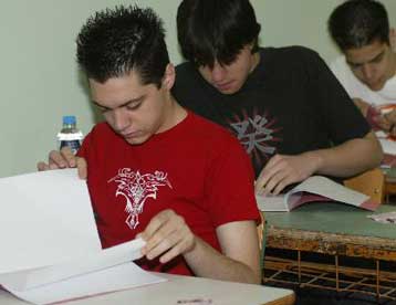 Ανοιξε την Τρίτη η «αυλαία» των εφετινών πανελλαδικών εξετάσεων