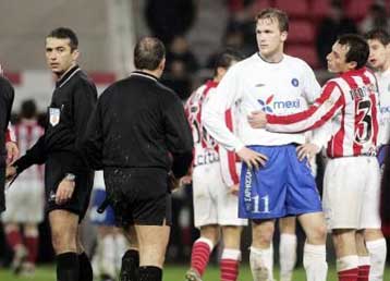 Έντονος διάλογος μεταξύ Μπάγεβιτς και Φανάρα μετά το ματς στο «Καραϊσκάκη»