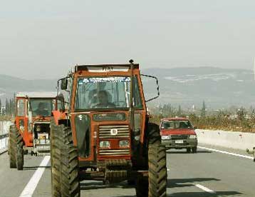 Αποσύρουν τα τρακτέρ από τους δρόμους οι αγρότες της Μακεδονίας