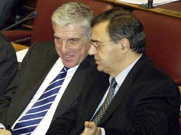 Πολιτική κόντρα πυροδοτούν οι αλλαγές στις οικονομικές προβλέψεις της κυβέρνησης