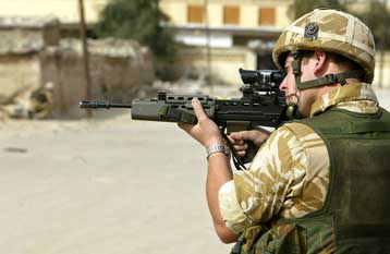 Στο στρατοδικείο επτά Βρετανοί αλεξιπτωτιστές για το θάνατο Ιρακινού αμάχου