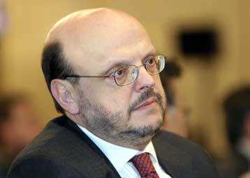 Η κυβέρνηση «δεν υποχρεούται να δημοσιοποιεί ονόματα δημοσιογράφων»