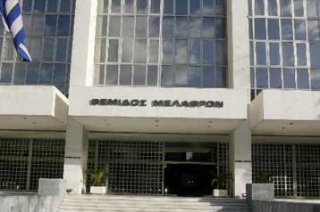 Ανεπαρκείς οι εξηγήσεις του Λ.Στάθη για εμβάσματα σε λογαριασμό του