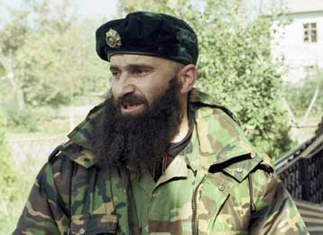 Με επιθέσεις «τύπου Μπεσλάν» απειλεί τη Μόσχα ο Μπασάγεφ