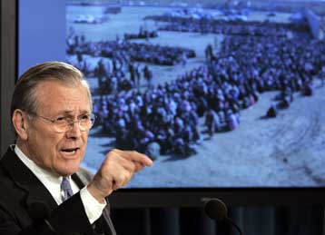 «Είχα προσφερθεί να παραιτηθώ για το Αμπού Γκράιμπ» δηλώνει τώρα ο Ράμσφελντ