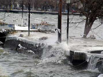 Σταδιακή ύφεση της κακοκαιρίας προβλέπει η ΕΜΥ – Διατηρείται ο παγετός και οι άνεμοι